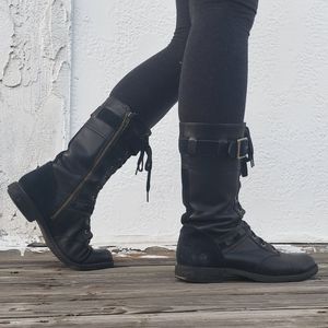Timberland flat-heeled lace-up leather boots